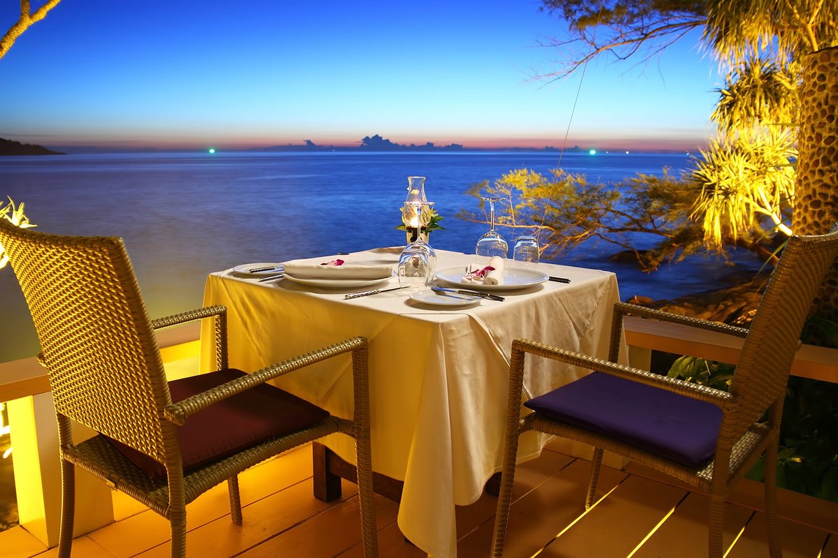 Fine Dining & Romantic Restaurants Offer Enchanting Culinary Experiences