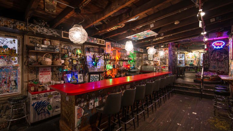 Springfield MO Local Dive Bars with Great Food You Must Try